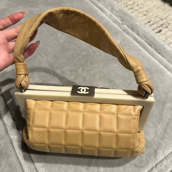 Vintage Chanel beige chocolate bar bag - Picture 1 of 6